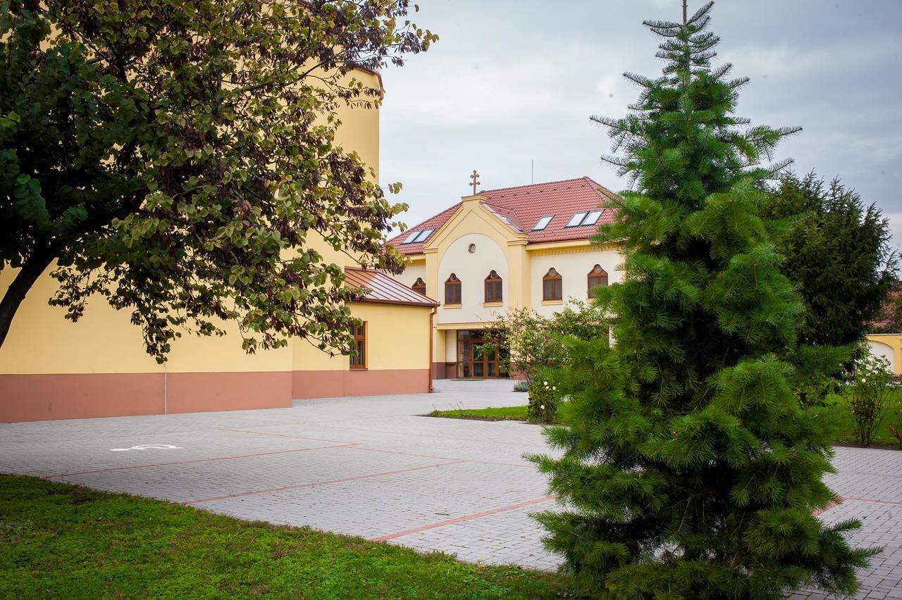 Mamre Szallo Хайдубьосьормени Екстериор снимка
